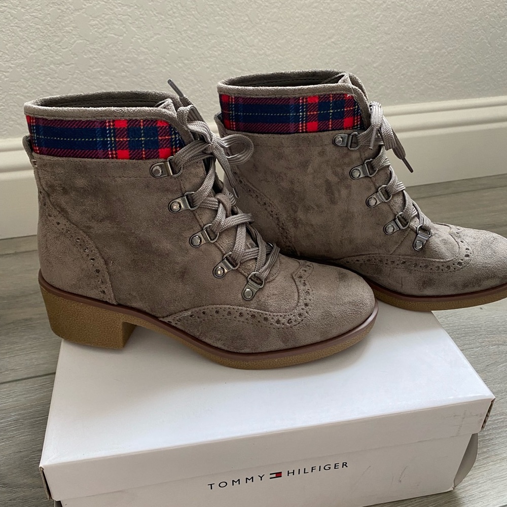 New Tommy Hilfiger boots with box